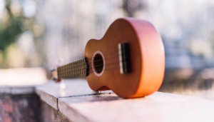 Cavaquinho Elétrico ou Acústico Qual o Melhor para Iniciante